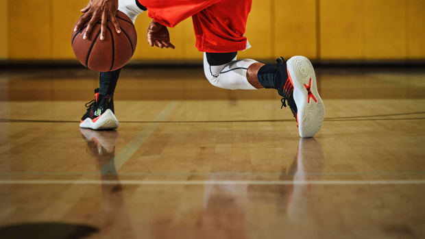 View of Curry Flow 10 outsoles.